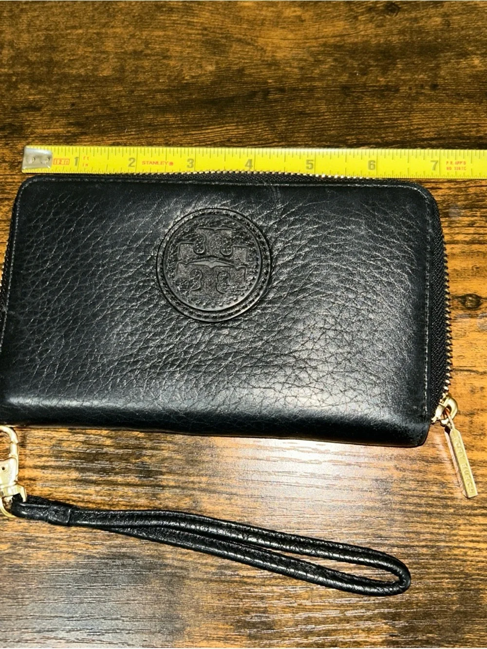 Tory Burch Black Pebble Leather Zip-Around Wristlet Wallet Logo Excellent